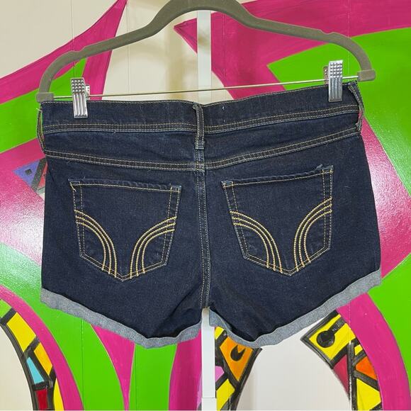 Hollister Midi Short. Dark Wash. Size 7. In excellent condition! - Picture 3 of 5